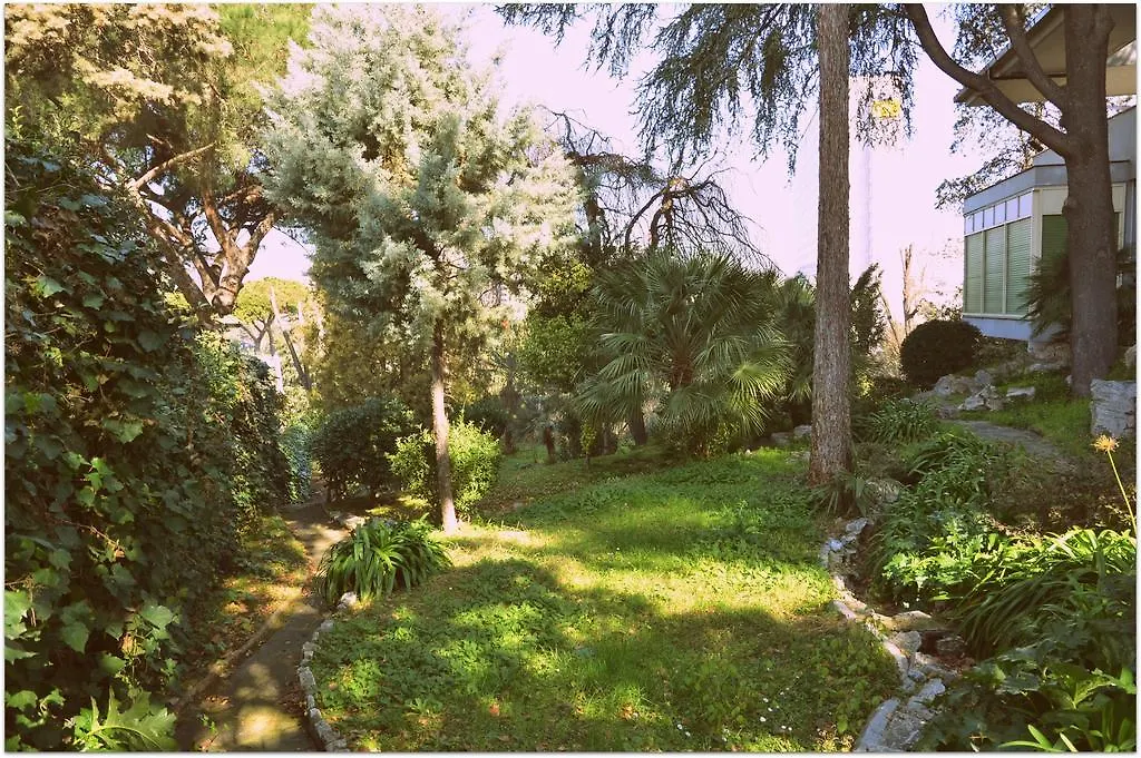 Casa Per Ferie Cardinal G. Guarino Bed & Breakfast Rome