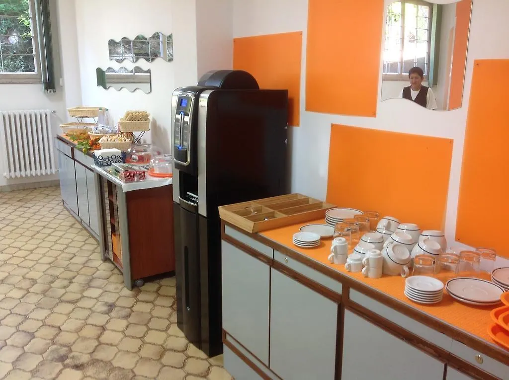 Casa Per Ferie Cardinal G. Guarino Bed & Breakfast Rome 0*,