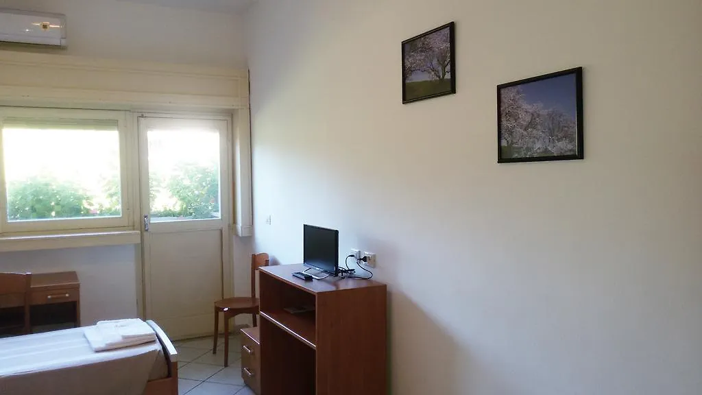 Casa Per Ferie Cardinal G. Guarino Bed & Breakfast Rome 0*,  Italy