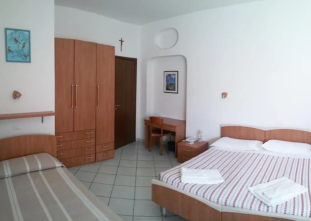 Casa Per Ferie Cardinal G. Guarino Bed & Breakfast Rome